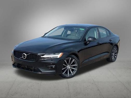BLACK STONE 2022 Volvo S60 T5 Momentum