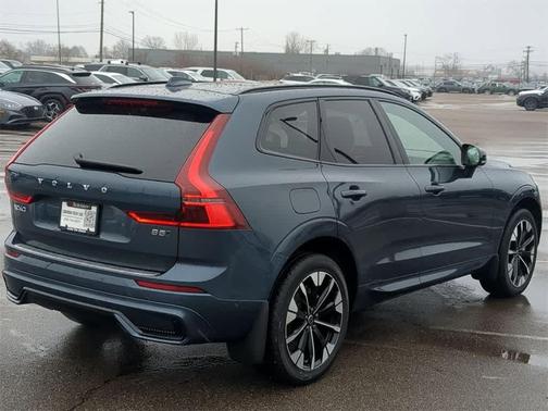 2026 Volvo XC60 B5 Plus