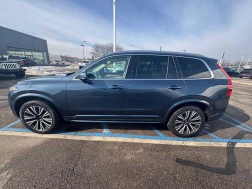 2021 Volvo XC90 T6 Momentum