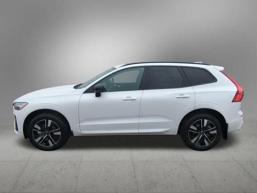Crystal White Metallic 2026 Volvo XC60 B5 Plus