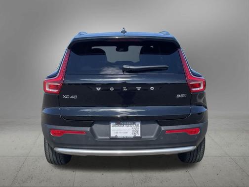 2025 Volvo XC40 B5 Core Bright Theme