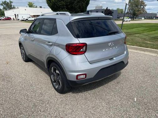2021 Hyundai VENUE SEL