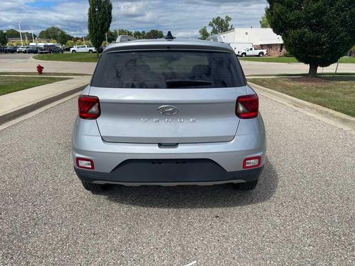 2021 Hyundai VENUE SEL