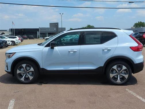 2026 Volvo XC40 Plus, B5 AWD Gas (mild hybrid), Dark