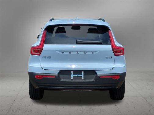 2026 Volvo XC40 Plus, B5 AWD Gas (mild hybrid), Dark