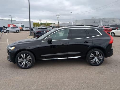 Onyx Black Metallic 2023 Volvo XC60 B5 Plus Bright Theme