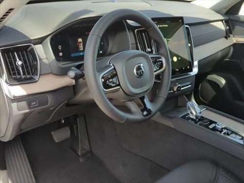 2025 Volvo XC90 B5 Core