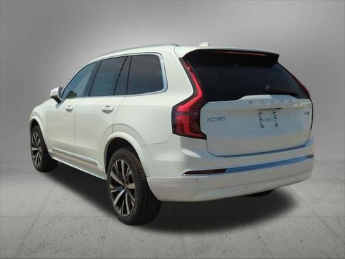 2025 Volvo XC90 B5 Core