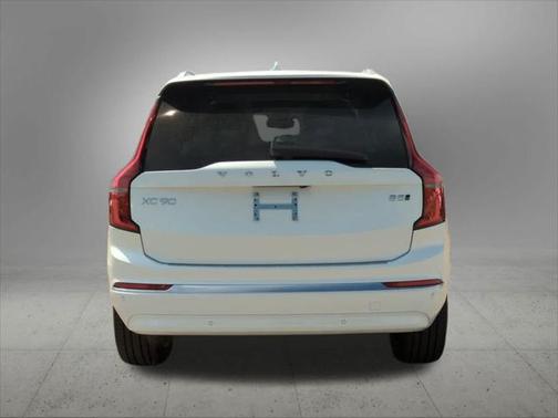 2025 Volvo XC90 B5 Core