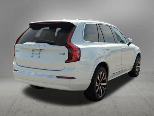 2025 Volvo XC90 B5 Core