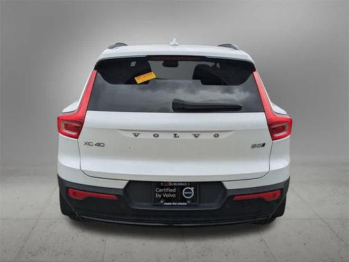 2023 Volvo XC40 B5 Plus Dark Theme