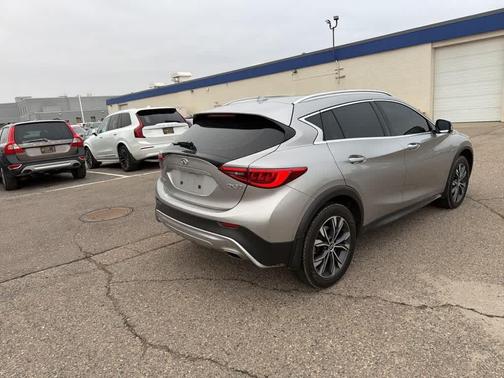 2018 INFINITI QX30 ESSENTIAL