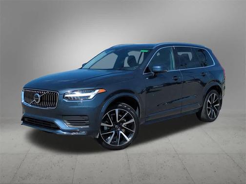 2022 Volvo XC90 T6 Momentum