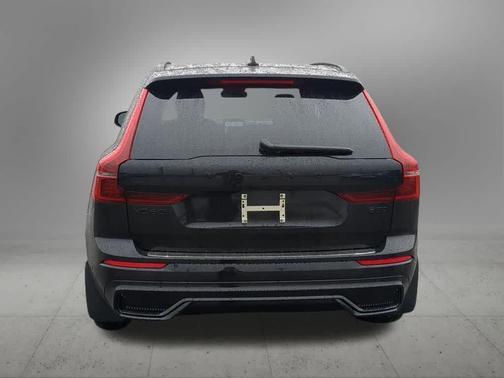 2026 Volvo XC60 B5 Ultra Black Edition