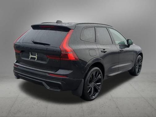 2026 Volvo XC60 B5 Ultra Black Edition