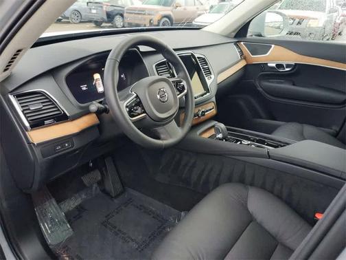 2025 Volvo XC90 Plug-In Hybrid T8 Plus 7-Seater