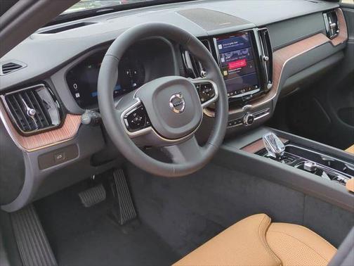 2025 Volvo XC60 B5 Ultra
