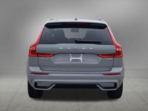 2025 Volvo XC60 Plug-In Hybrid T8 Plus