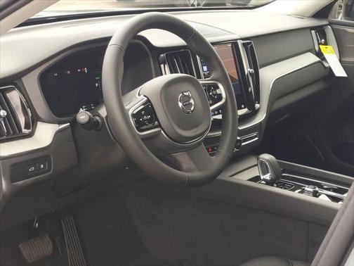 2025 Volvo XC60 Plug-In Hybrid T8 Plus