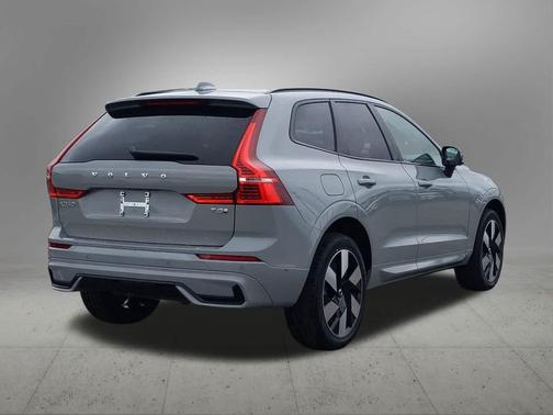 2025 Volvo XC60 Plug-In Hybrid T8 Plus