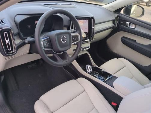 2026 Volvo XC40 B5 Plus