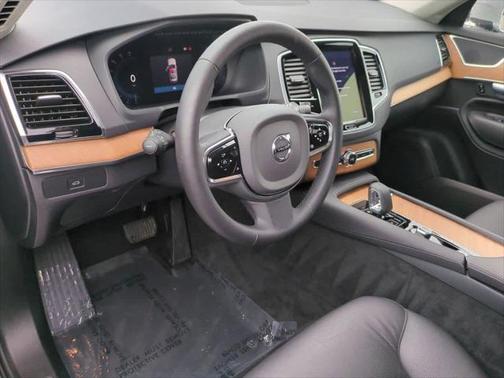 2024 Volvo XC90 B5 Plus Bright Theme