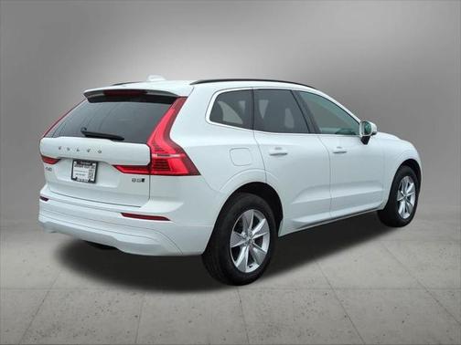 2022 Volvo XC60 Momentum