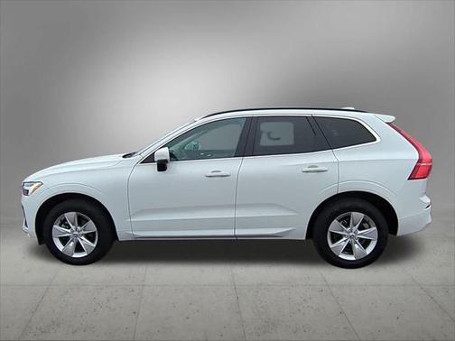 2022 Volvo XC60 Momentum
