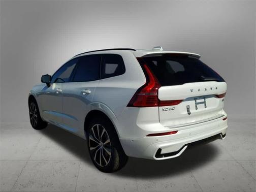 2025 Volvo XC60 B5 Plus