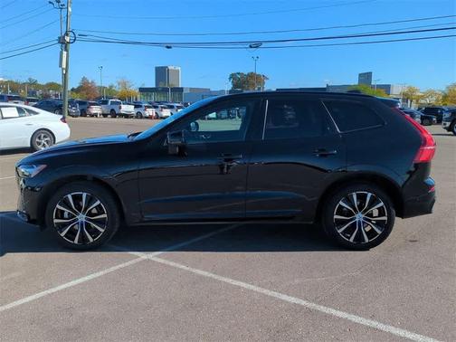 2024 Volvo XC60 B5 Plus Dark Theme