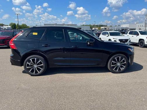 2024 Volvo XC60 B5 Plus Dark Theme