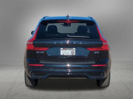 2024 Volvo XC60 B5 Plus Dark Theme
