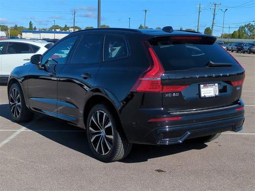 2024 Volvo XC60 B5 Plus Dark Theme