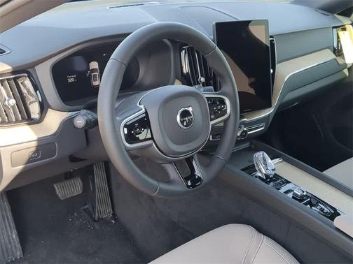 2026 Volvo XC60 B5 Core