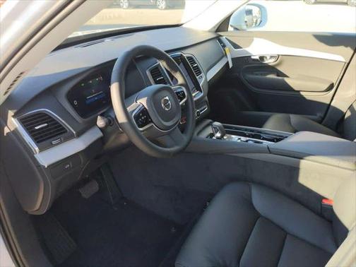2025 Volvo XC90 B5 Core