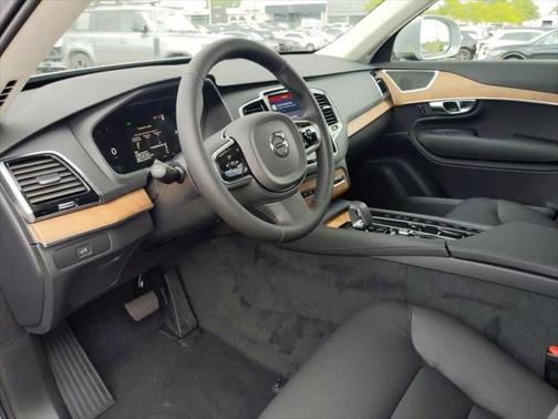2025 Volvo XC90 B6 Plus 7-Seater