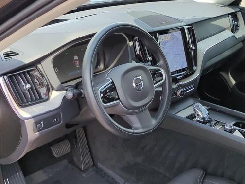 2022 Volvo XC60 B6 Inscription