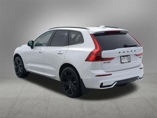 2026 Volvo XC60 B5 Ultra Black Edition