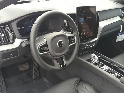 2026 Volvo XC60 B5 Ultra Black Edition