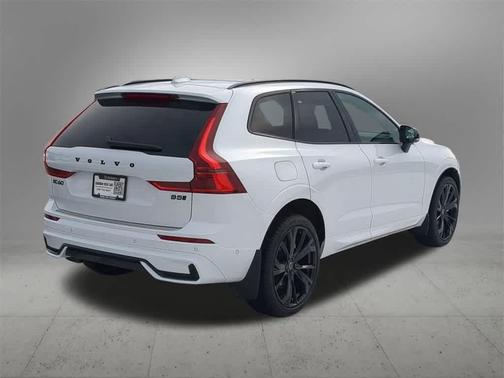 2026 Volvo XC60 B5 Ultra Black Edition