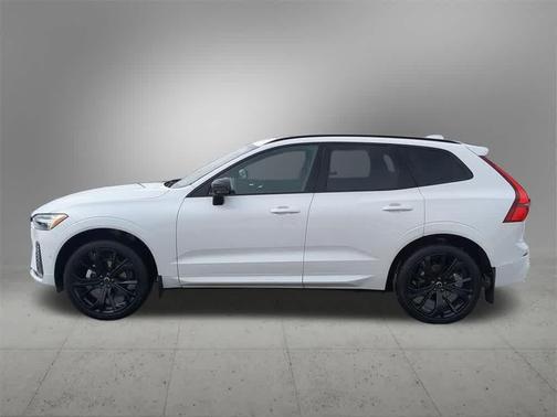 2026 Volvo XC60 B5 Ultra Black Edition