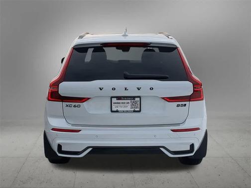 2026 Volvo XC60 B5 Ultra Black Edition