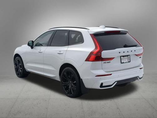 2026 Volvo XC60 B5 Ultra Black Edition