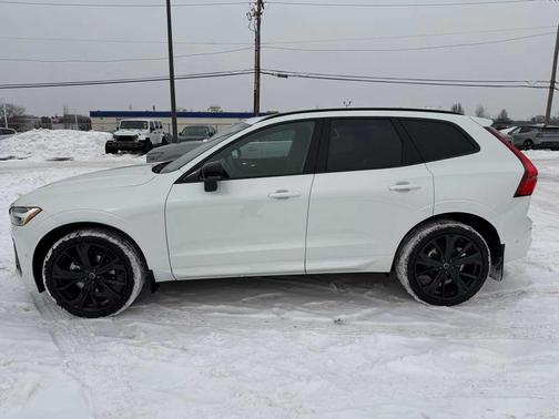 2026 Volvo XC60 B5 Ultra Black Edition