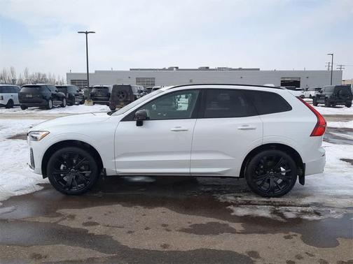 2026 Volvo XC60 B5 Ultra Black Edition