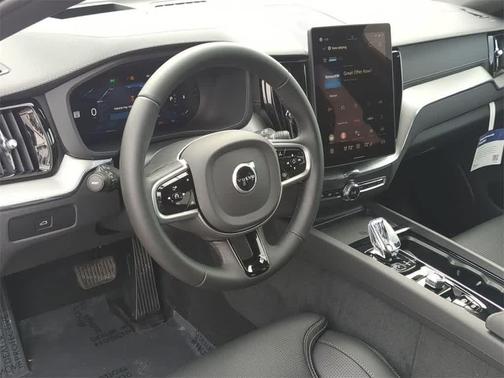 2026 Volvo XC60 B5 Ultra Black Edition