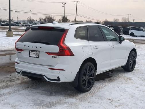 2026 Volvo XC60 B5 Ultra Black Edition