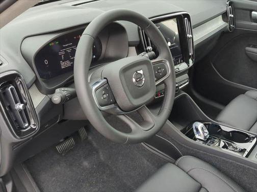 2025 Volvo XC40 B5 Plus Dark Theme
