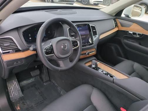 2025 Volvo XC90 Plug-In Hybrid T8 Plus 6-Seater