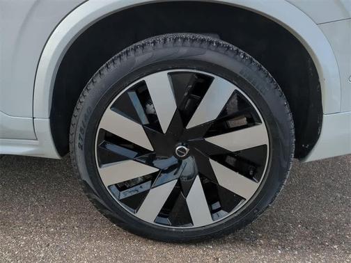 2025 Volvo XC90 Plug-In Hybrid T8 Plus 6-Seater